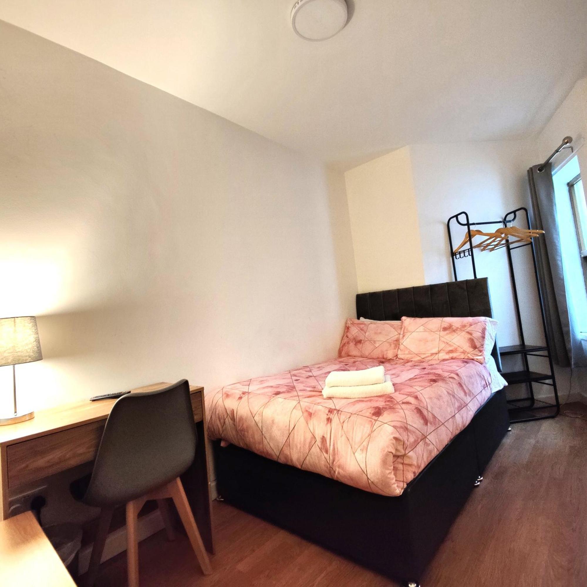 Liverpool City Centre Private Rooms Including Smart Tvs - With Shared Bathroom Exterior foto