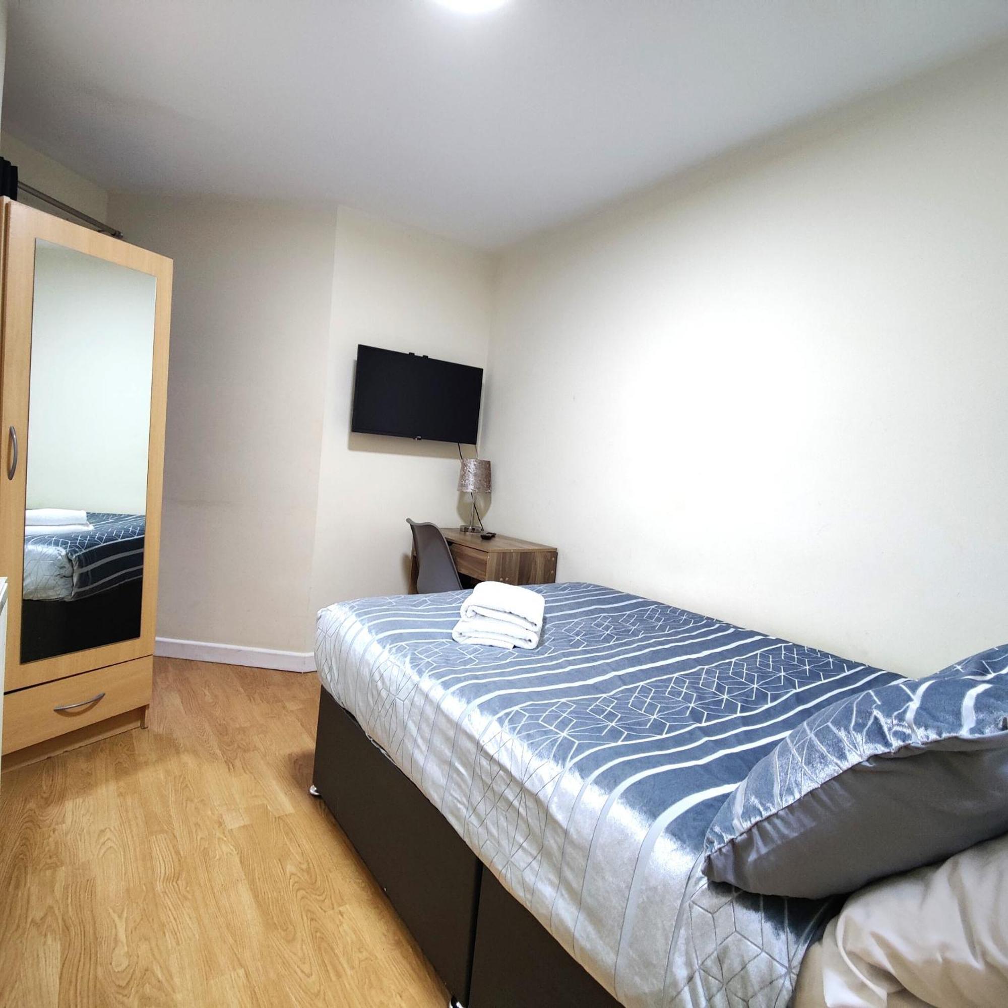 Liverpool City Centre Private Rooms Including Smart Tvs - With Shared Bathroom Exterior foto