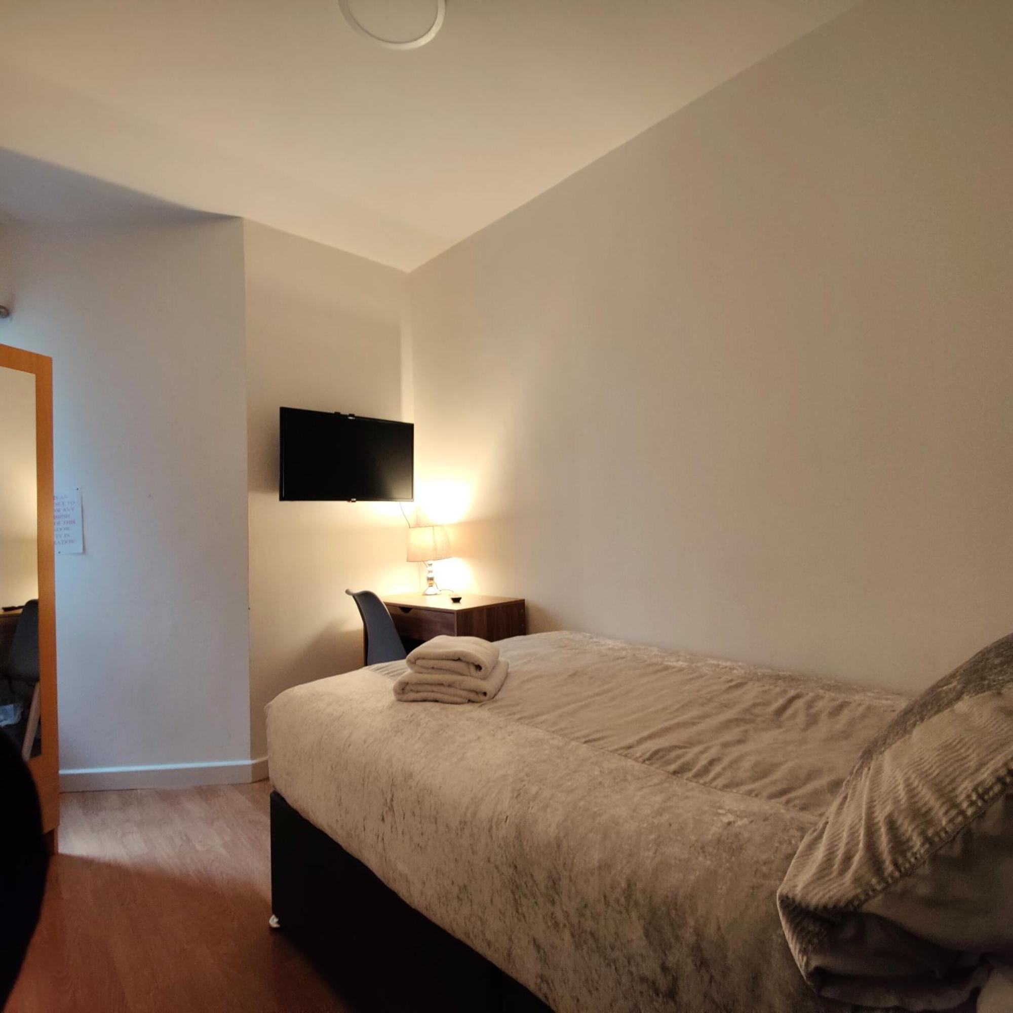 Liverpool City Centre Private Rooms Including Smart Tvs - With Shared Bathroom Exterior foto